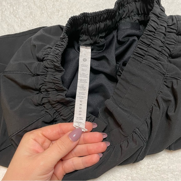 Lululemon Hotty Hot Short II *Long 4" - Picture 7 of 8
